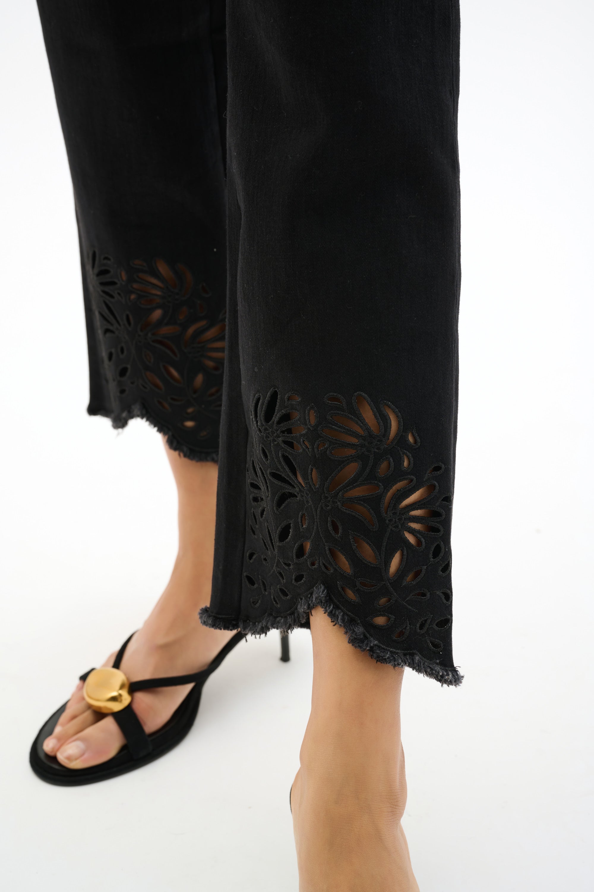 Joseph Ribkoff Repreve Straight Jeans With Flower Embroidery in Black 262981