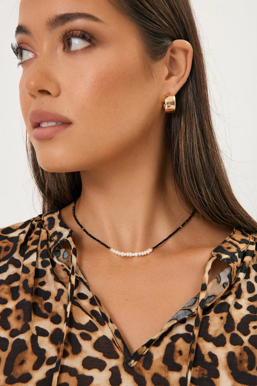 Adorne Pearl Panel Glass Bead Necklace - Black AND2571