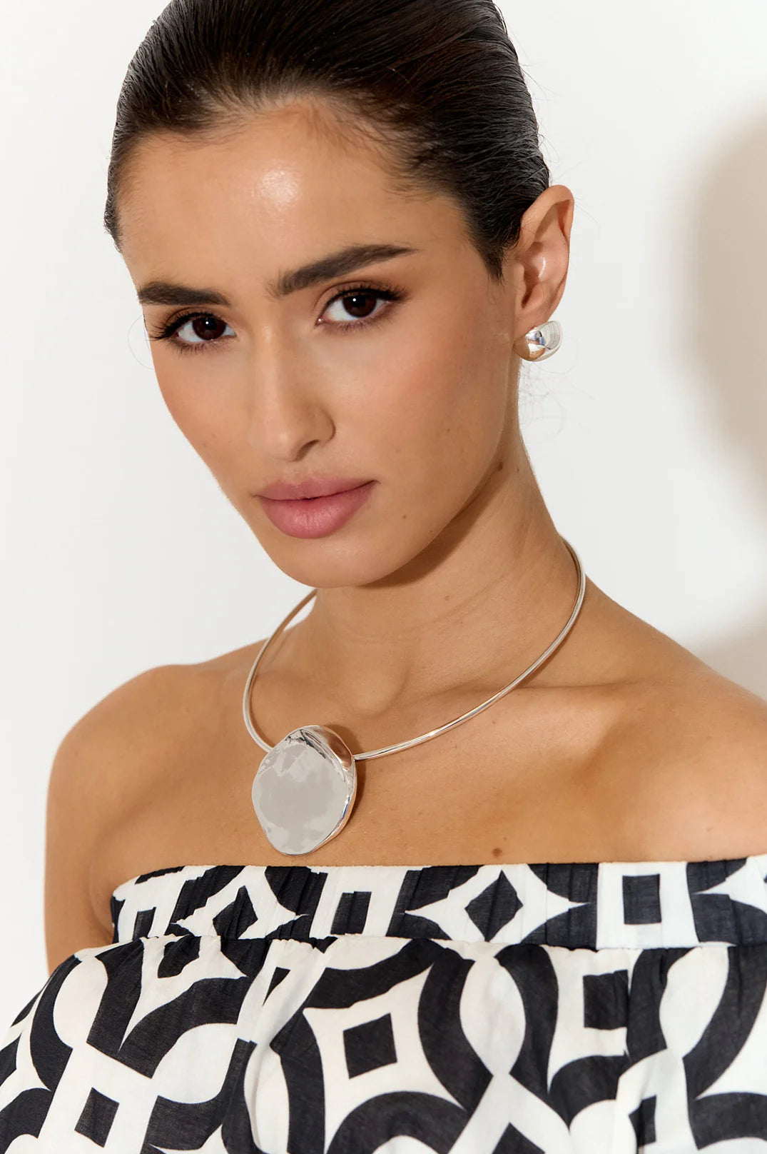 Adorne Metal Pendant Collar Necklace AND2508