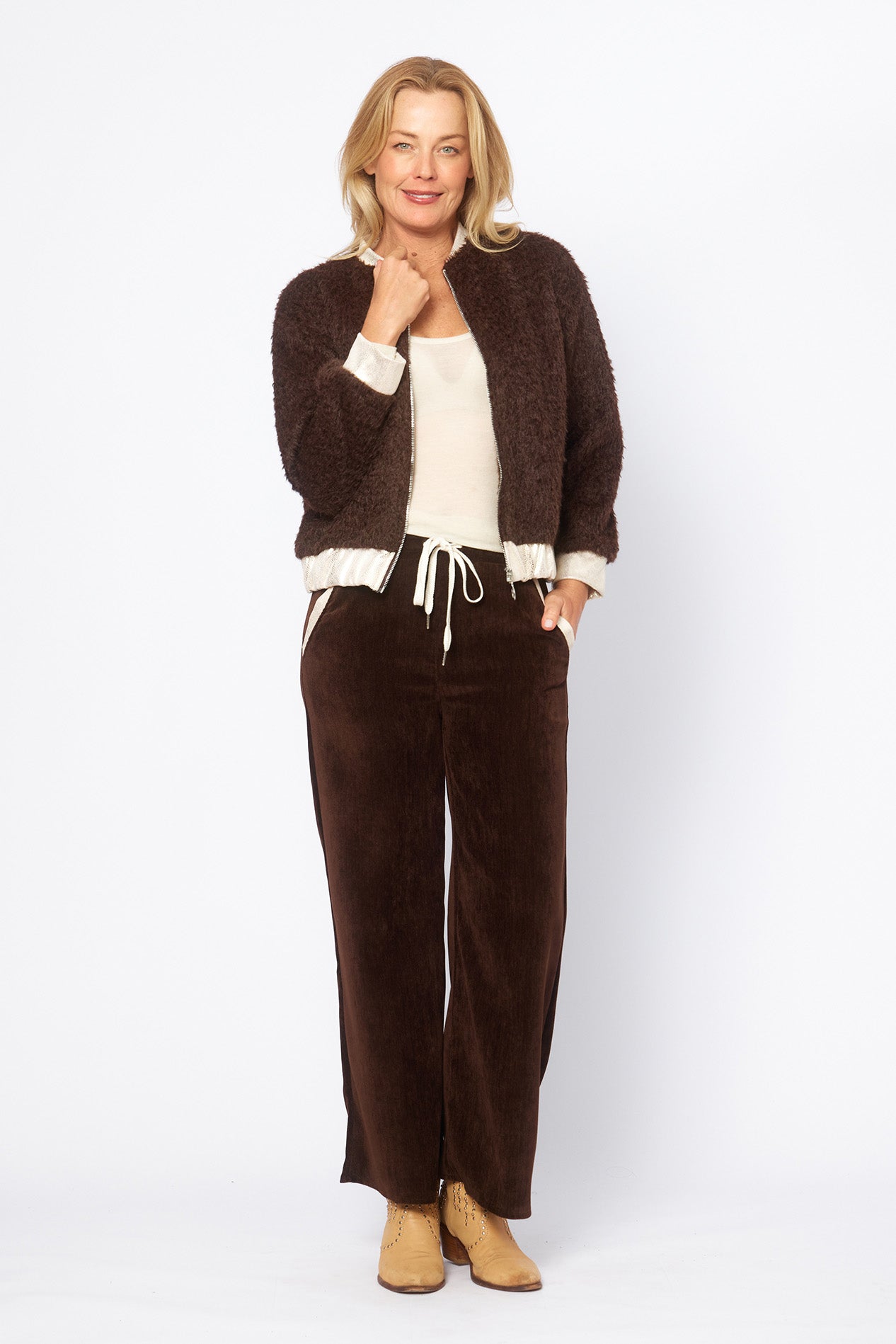 Hot Ice Collection Foil Trim Pants LSP26-257